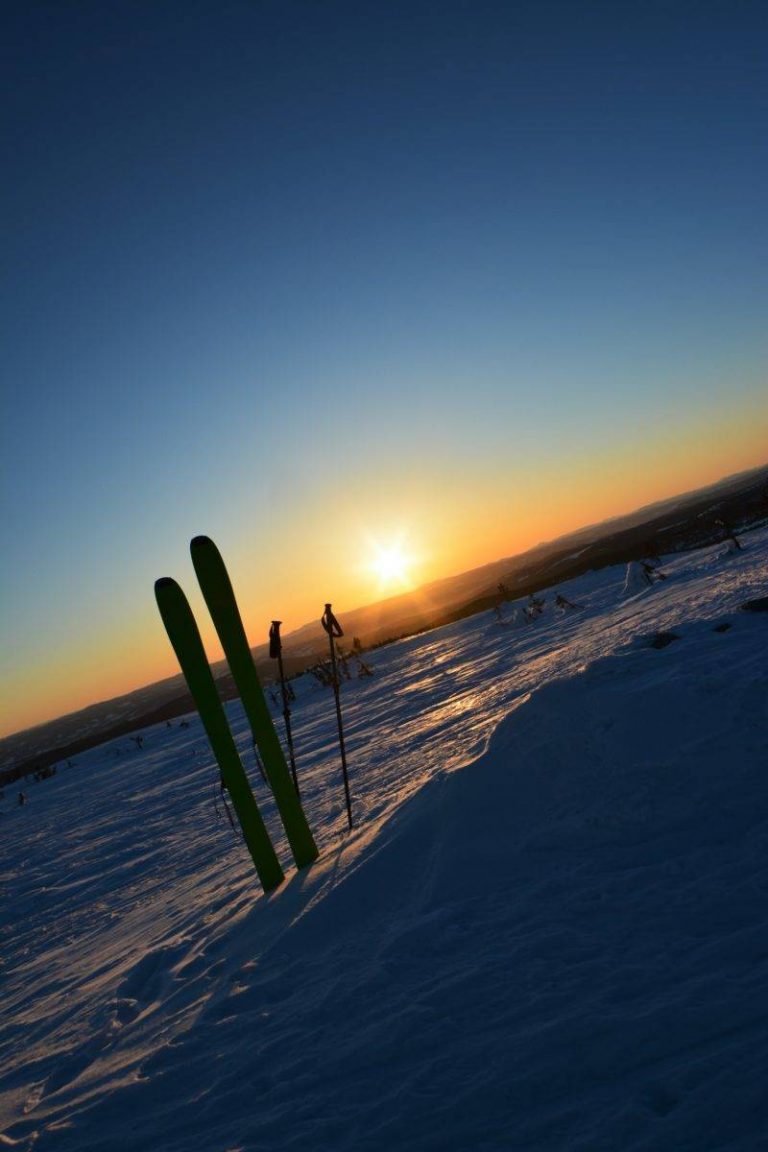 Solnedgang og toppturski
